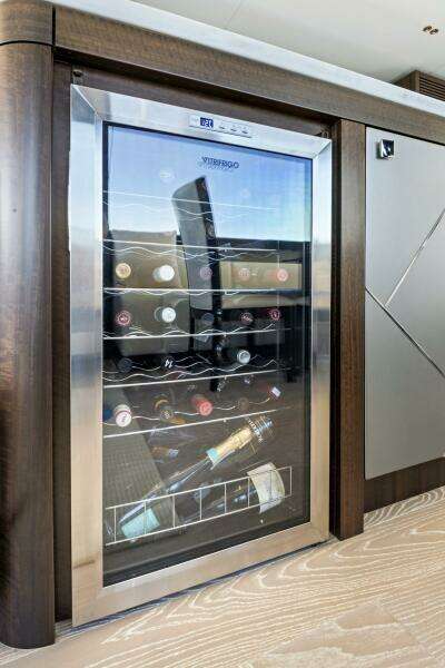 2024 Sunseeker 76 Yacht