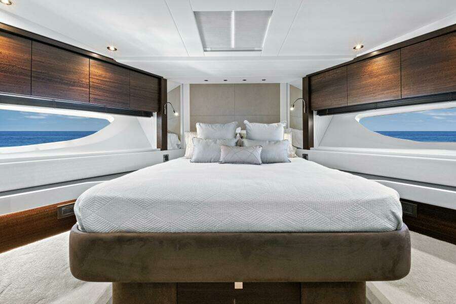 2024 Sunseeker 76 Yacht