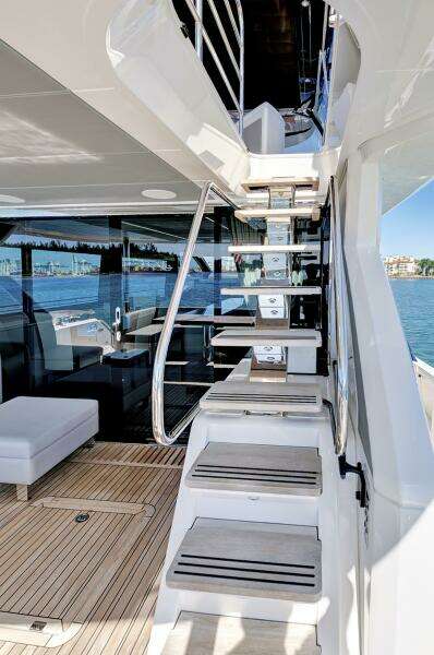 2024 Sunseeker 76 Yacht