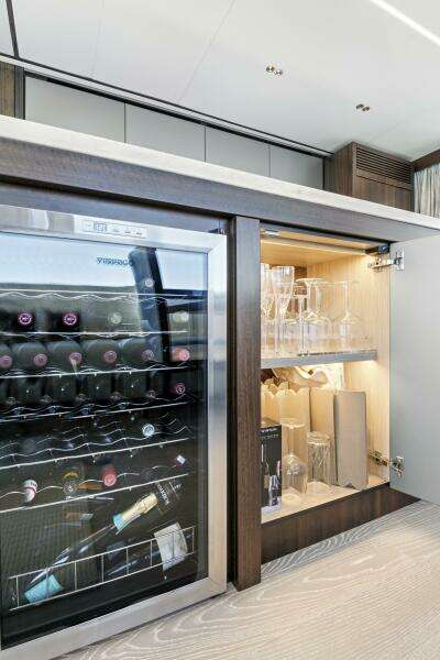 2024 Sunseeker 76 Yacht