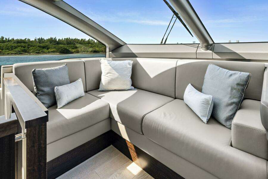 2024 Sunseeker 76 Yacht