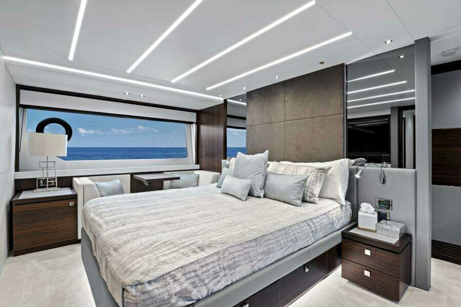 2024 Sunseeker 76 Yacht
