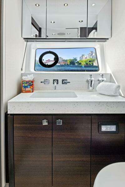 2024 Sunseeker 76 Yacht