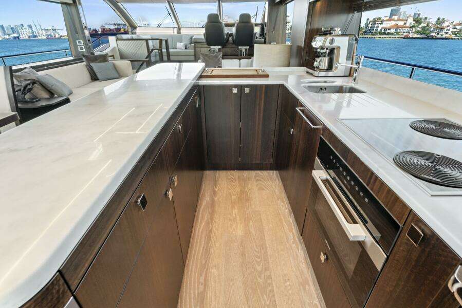 2024 Sunseeker 76 Yacht