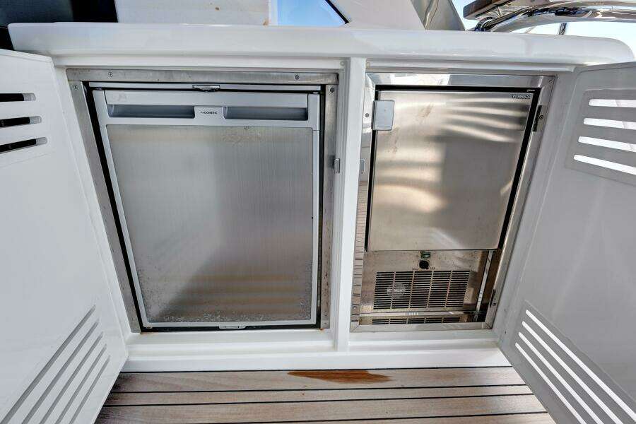 2024 Sunseeker 76 Yacht