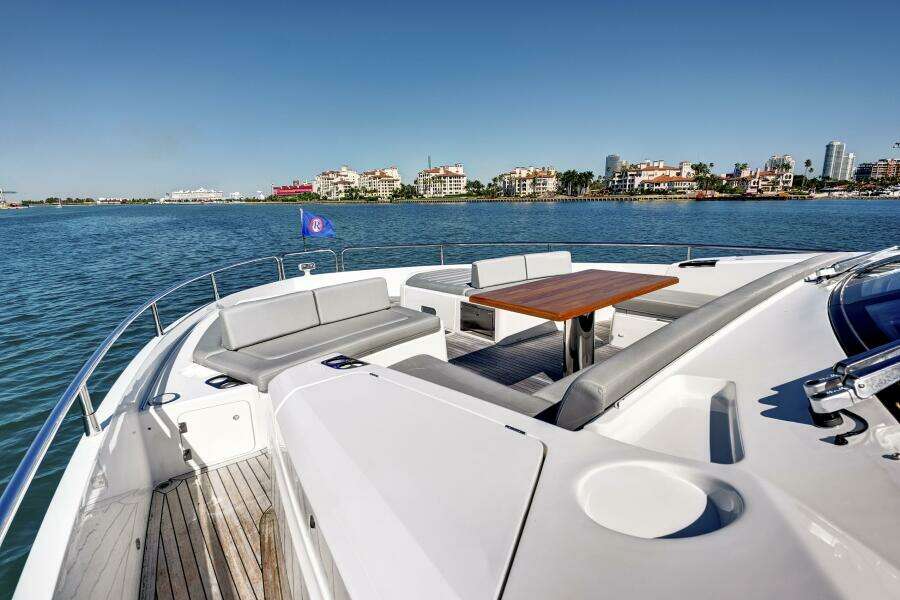 2024 Sunseeker 76 Yacht