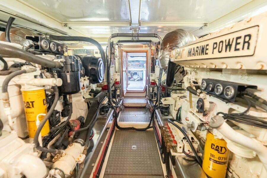 2005 Offshore Yachts Pilothouse