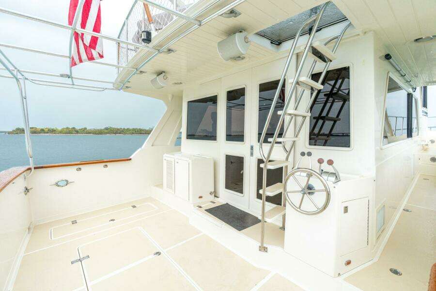 2005 Offshore Yachts Pilothouse