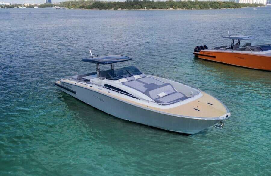 2027 Canados Gladiator 431 Walk-around