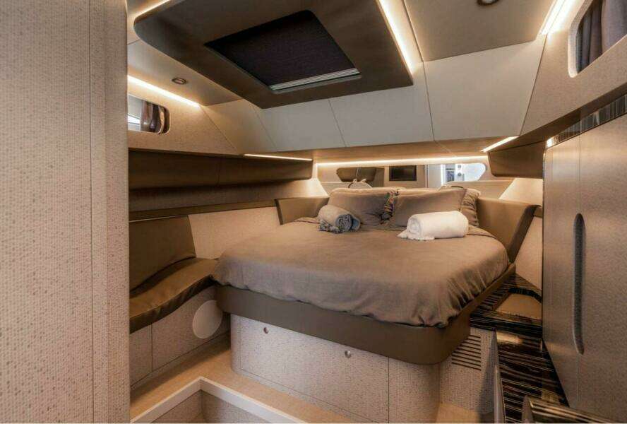 2027 Canados Gladiator 431 Walk-around