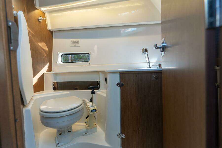 2021 Beneteau Antares 9