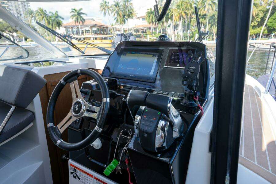 2021 Beneteau Antares 9