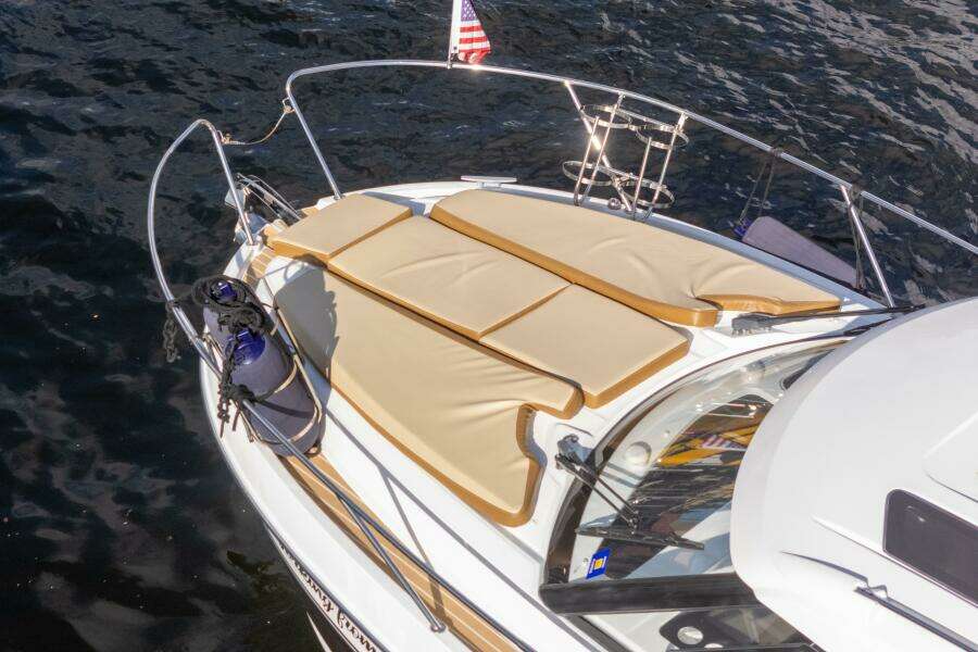 2021 Beneteau Antares 9