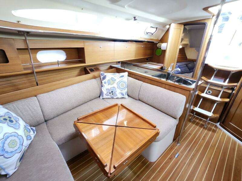 2012 Catalina 355
