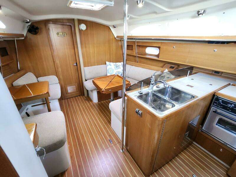 2012 Catalina 355