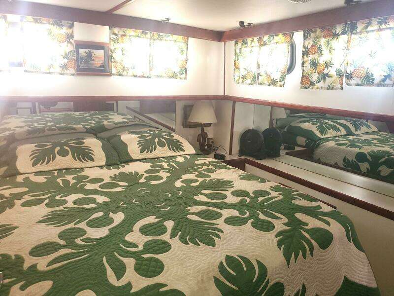 1981 CHB SEDAN-AFT CABIN