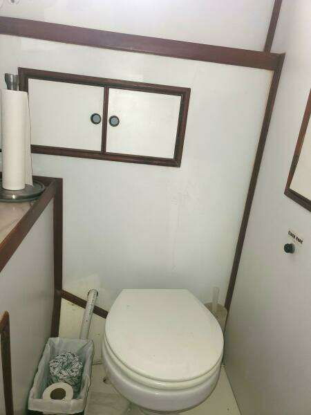 1981 CHB SEDAN-AFT CABIN