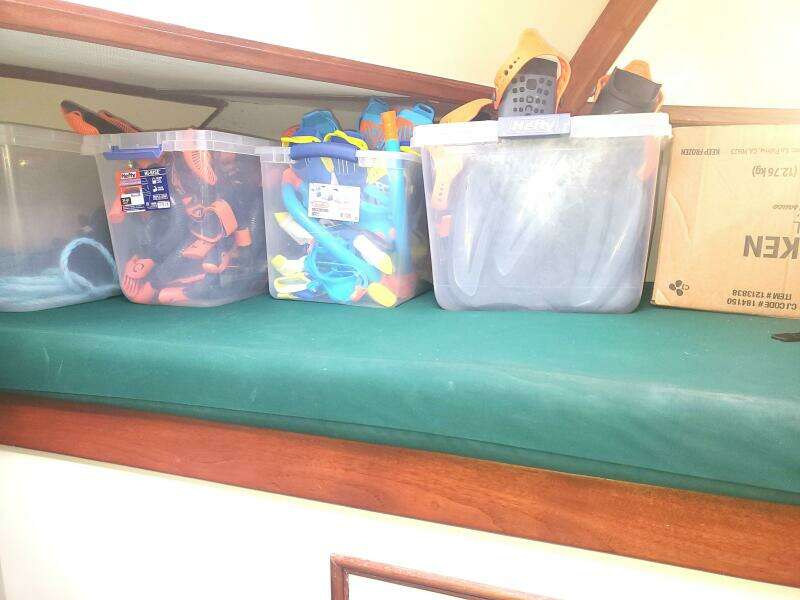 1981 CHB SEDAN-AFT CABIN