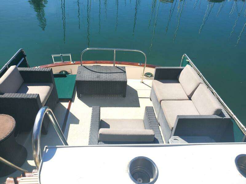 1981 CHB SEDAN-AFT CABIN