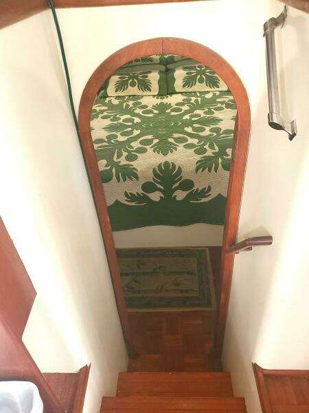 1981 CHB SEDAN-AFT CABIN