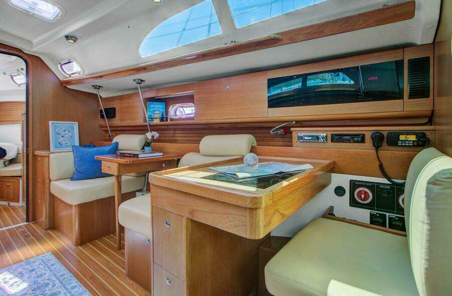 2011 Catalina 445