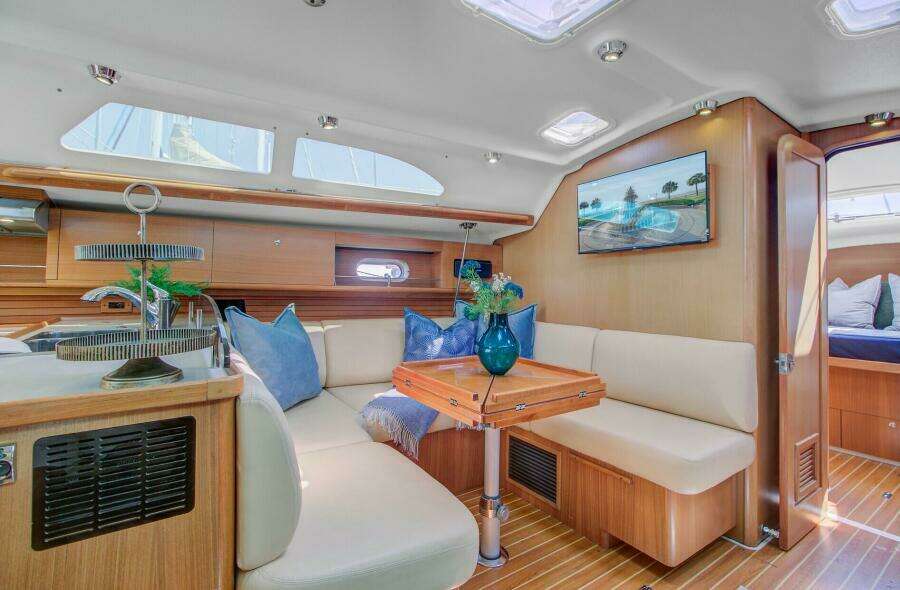 2011 Catalina 445