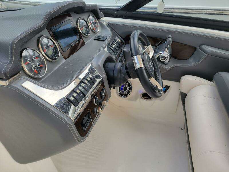 2017 Chaparral 307 SSX