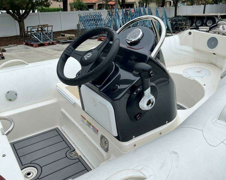 2024 Zodiac Yachtline 360