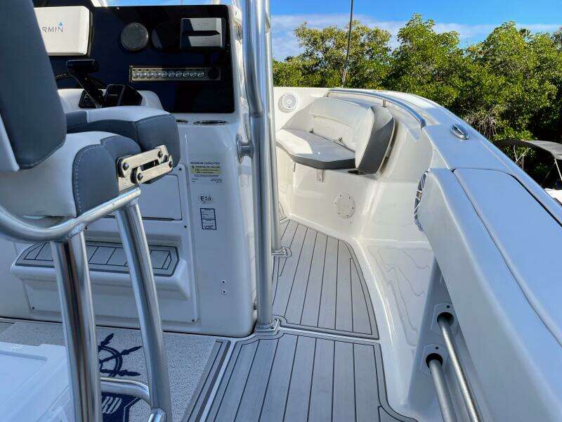 2017 Tidewater 220LXF
