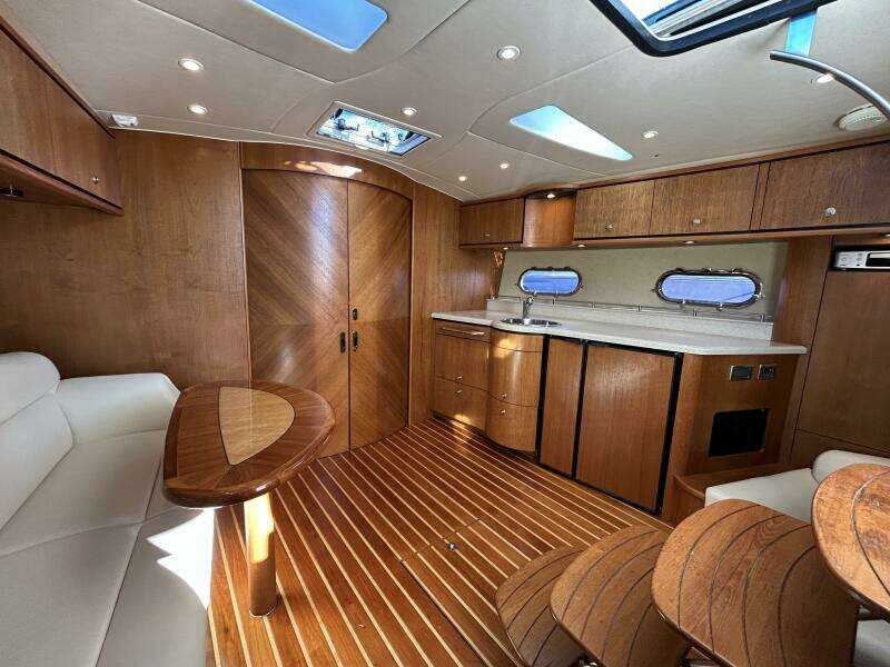 2008 Tiara Yachts 3900 Sovran