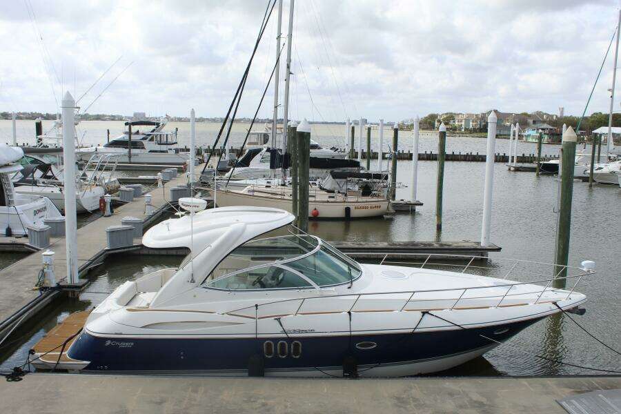 2007 Cruisers Yachts 420 Express