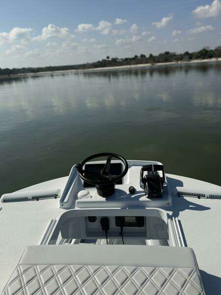 2025 Yellowfin 26 Hybrid