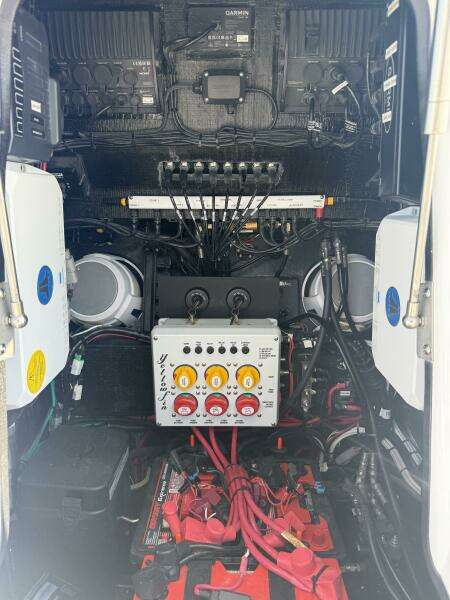 2025 Yellowfin 26 Hybrid