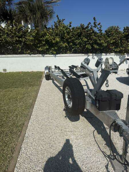 2025 Yellowfin 26 Hybrid