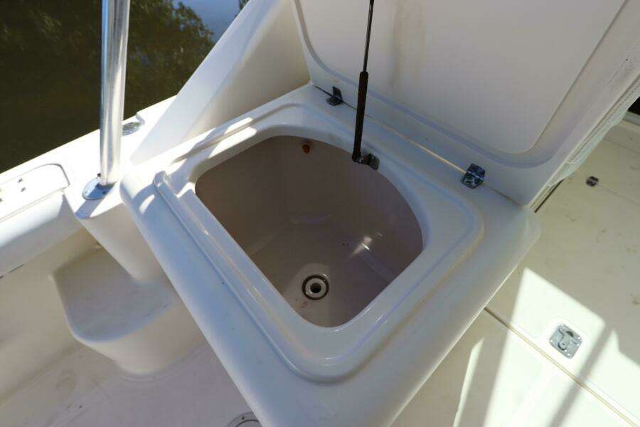 2000 Pursuit 3000 Express