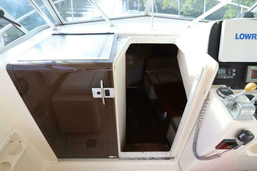 2000 Pursuit 3000 Express