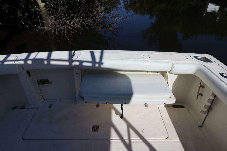 2000 Pursuit 3000 Express