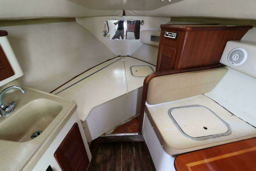 2000 Pursuit 3000 Express