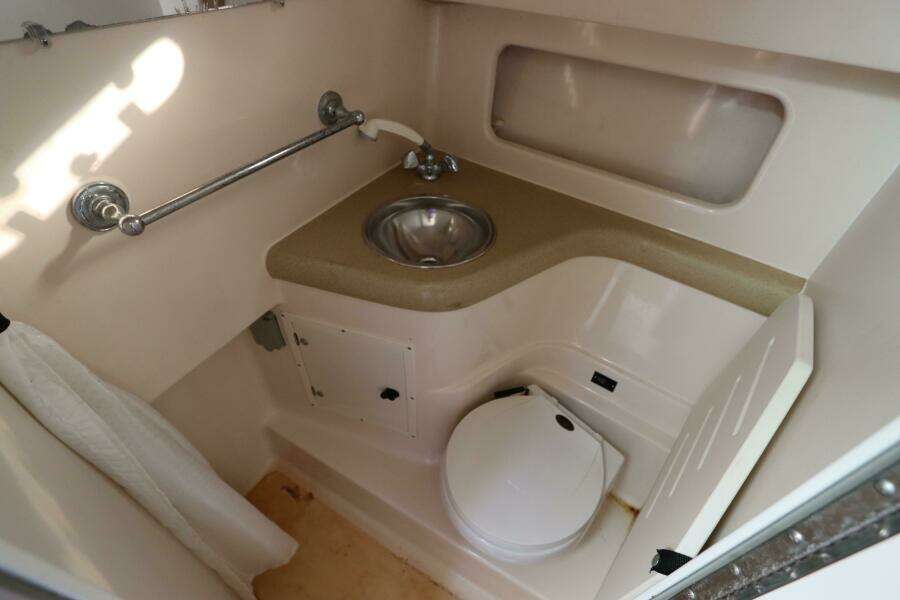 2000 Pursuit 3000 Express