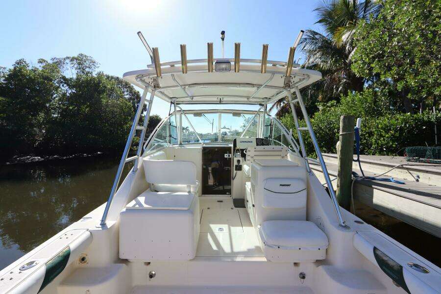 2000 Pursuit 3000 Express