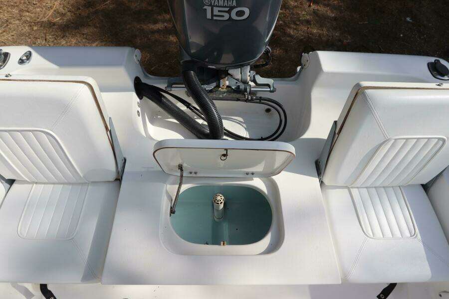 2010 Sea Hunt XP 21