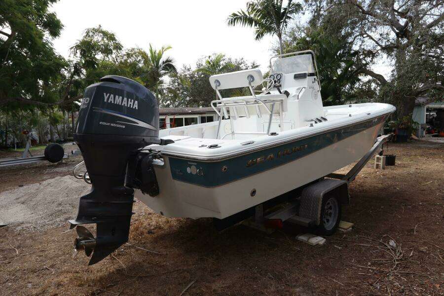 2010 Sea Hunt XP 21