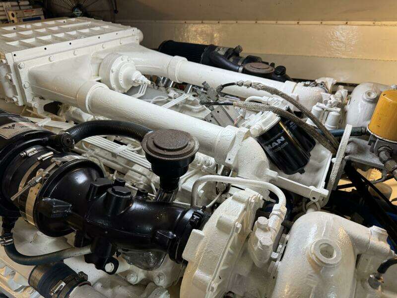 1995 Viking 58 Convertible