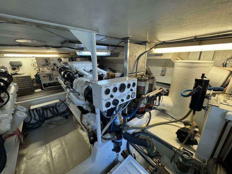 1995 Viking 58 Convertible