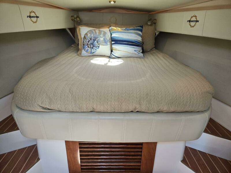 2007 Fountain 38 Express Cruiser