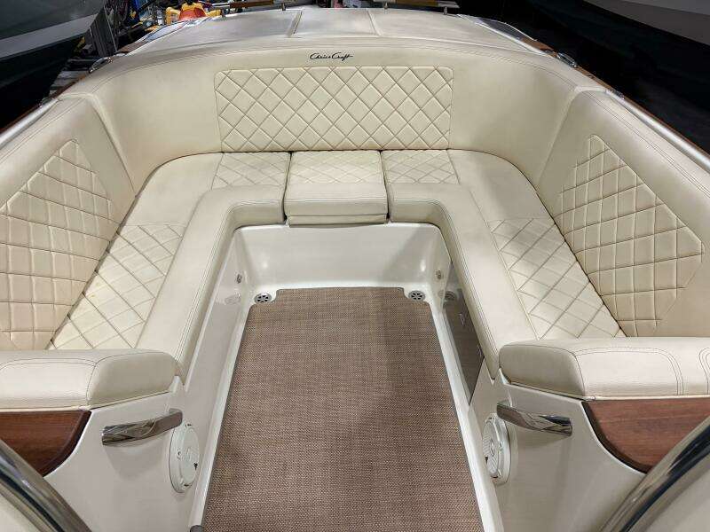 2020 Chris-Craft 