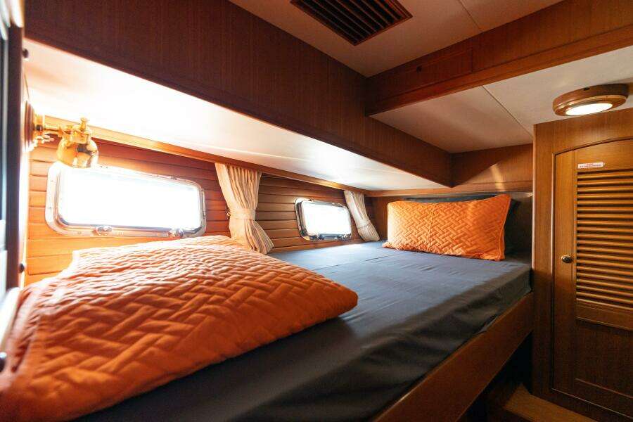 Marlow 72 GRIFFIN - Guest Stateroom Starboard