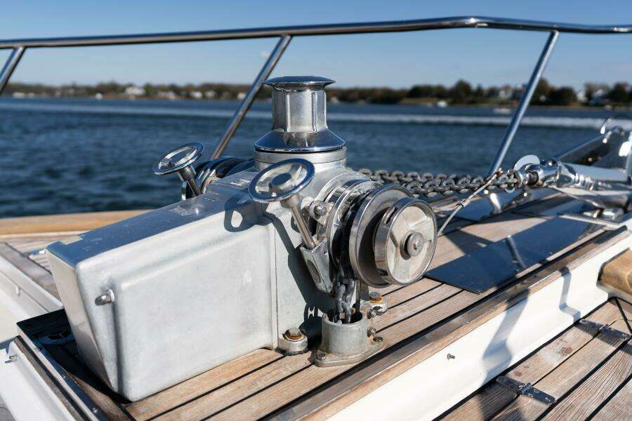 Marlow 72 GRIFFIN - Bow Ground Tackle 