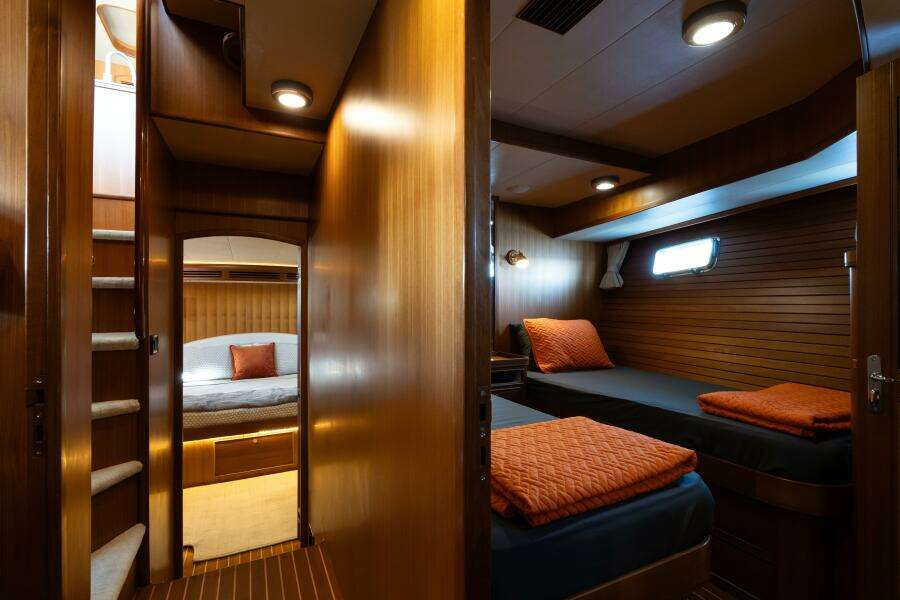 Marlow 72 GRIFFIN - Guest Stateroom Port