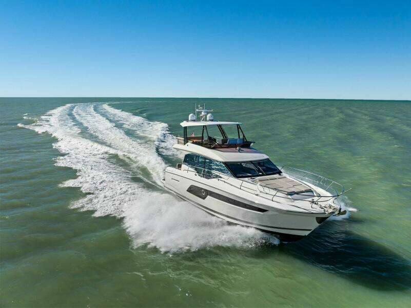 2022 Prestige 520 Flybridge